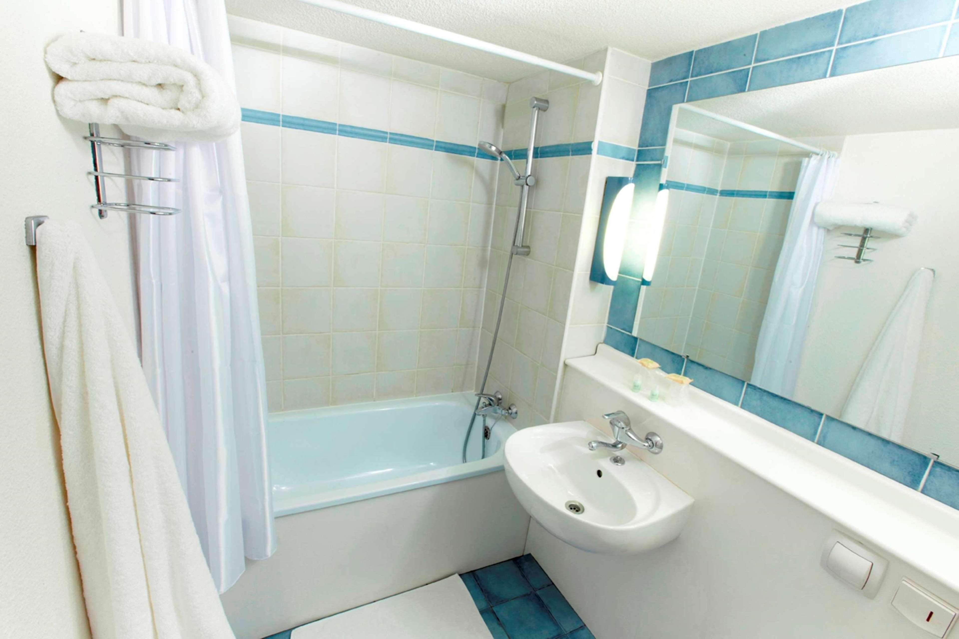 Campanile Calais Otel Oda fotoğraf
